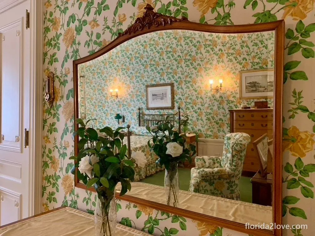 Guest bedroom at Whitehall